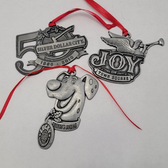Silver Dollar City Joy On Town Square Made in USA Christmas Pewter Ornament 2019 - Picture 8 of 8